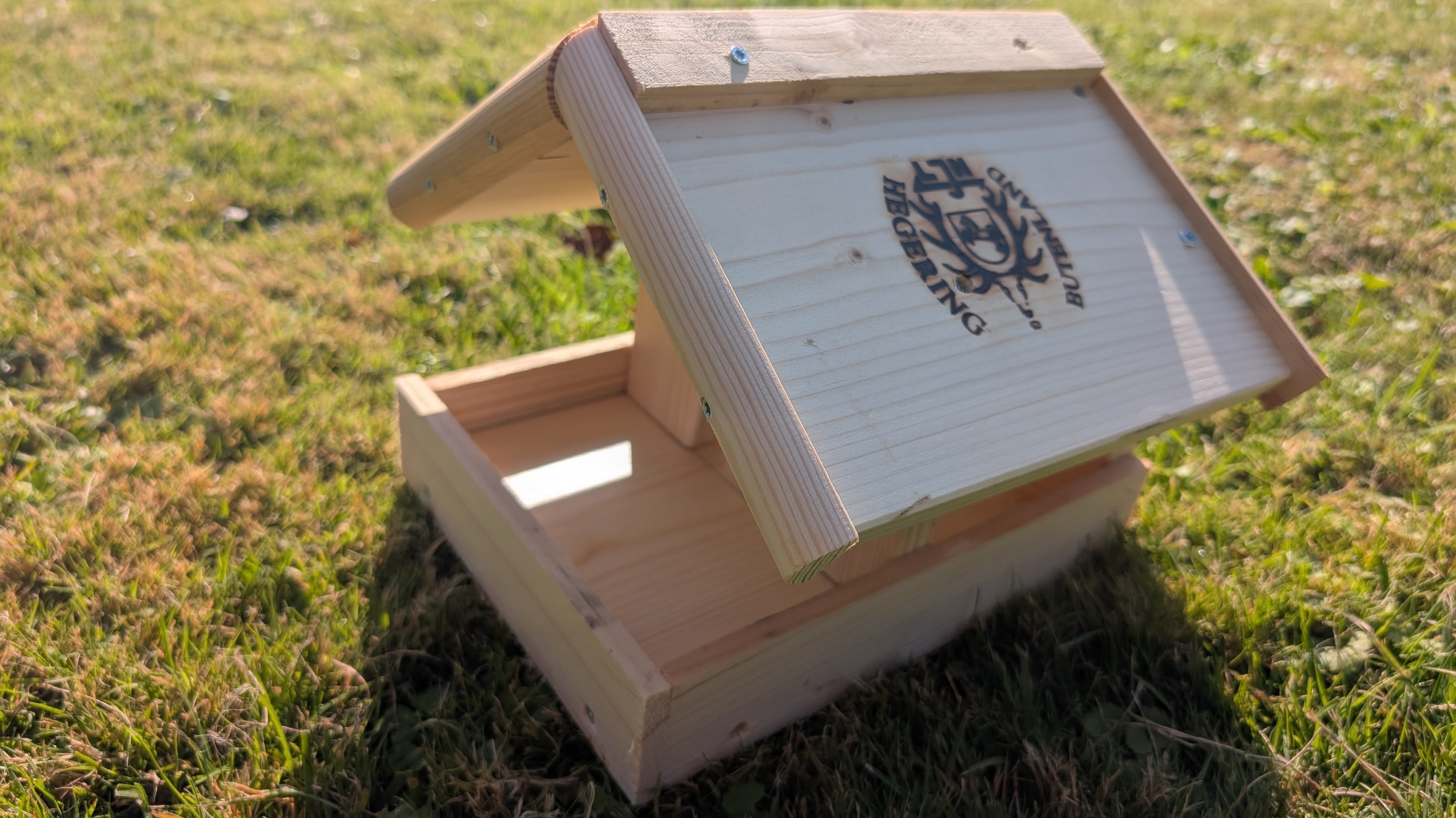 Kinder bauen Nistkästen